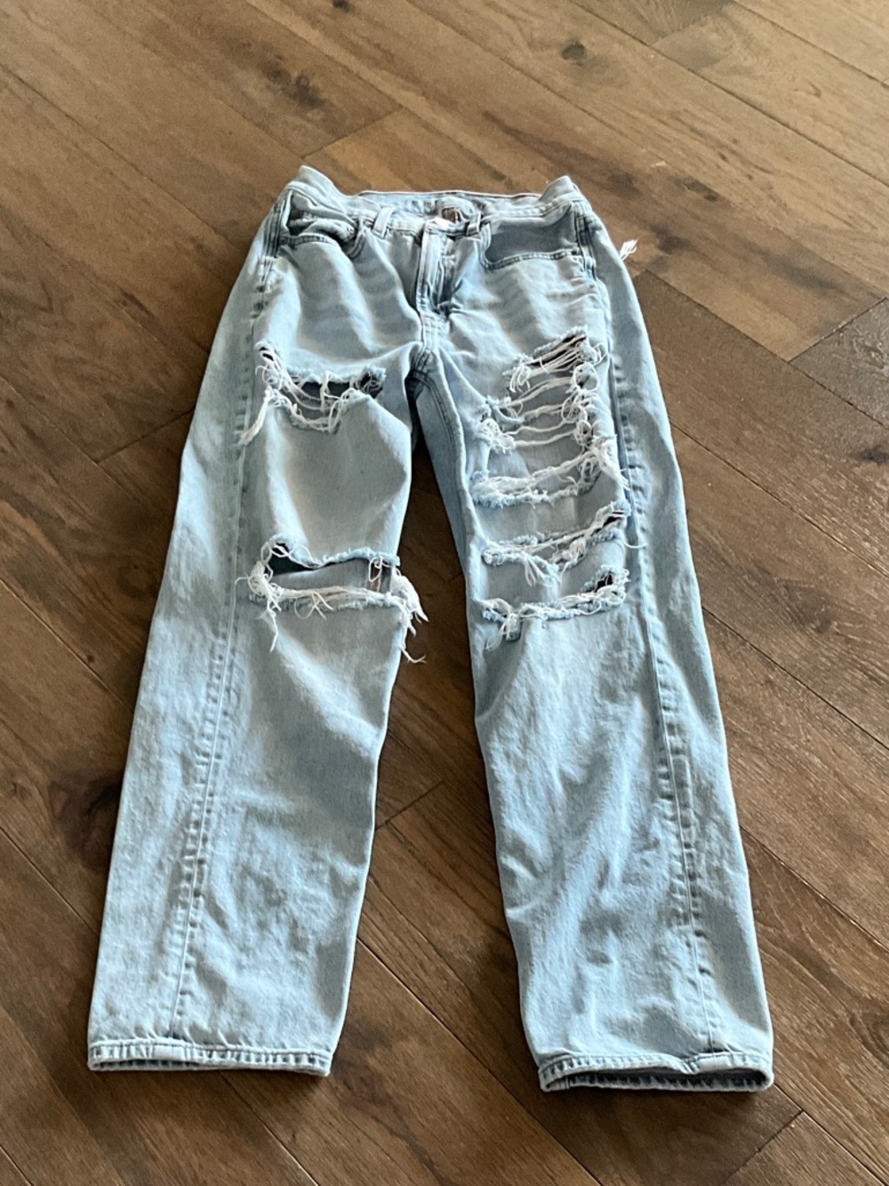 American Eagle Outfitters Light Blue Distressed Baggy Jeans